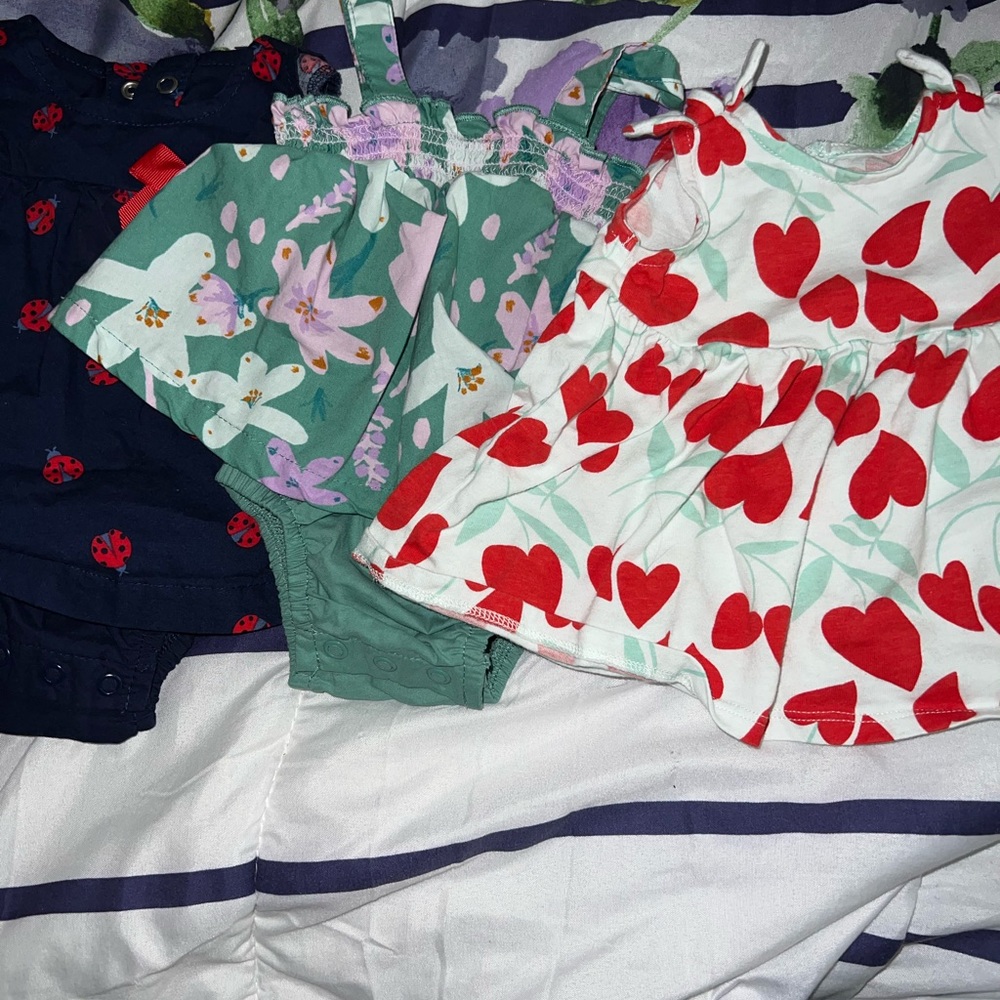 Newborn clothes for baby girl